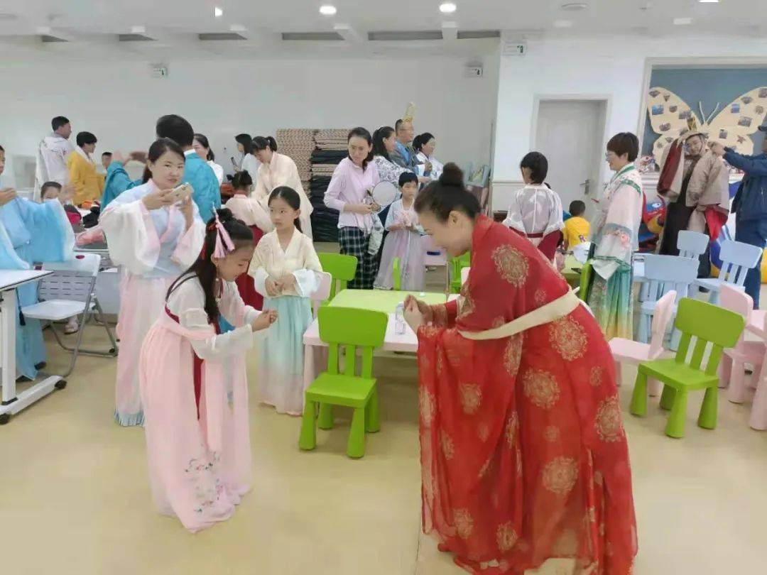 今天香港开什么特马的背后，揭秘彩票文化与现代生活交织下的独特现象今天香港开什么特马人民日报任平文章